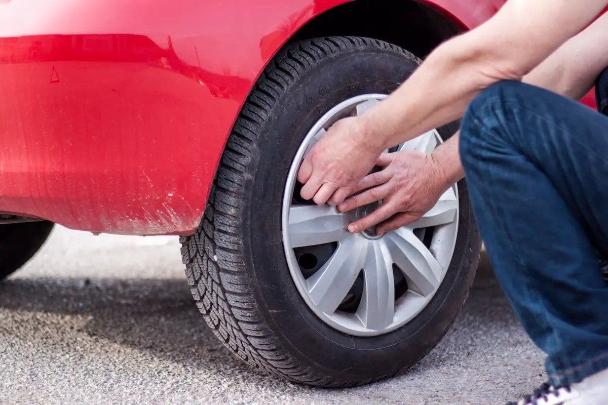 Ban Mobil Habis Tidak Rata? Kenali Apa Saja Penyebabnya