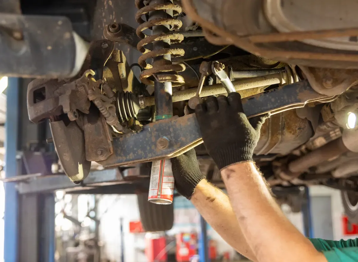 Kenali Ciri-Ciri Shockbreaker Mobil Rusak dan Dampaknya